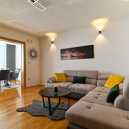 Apartmani Cesarica Трогир Екстериор снимка