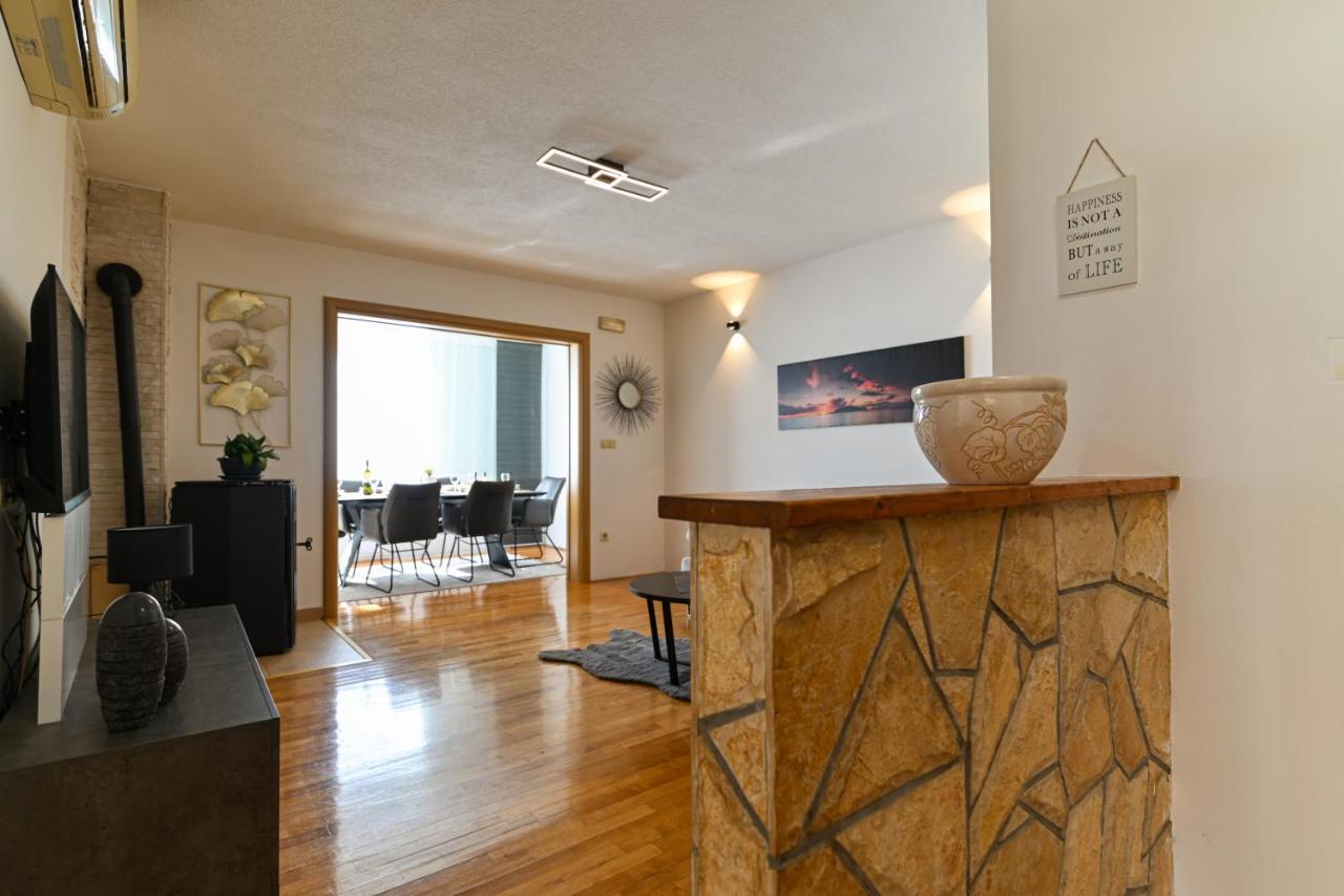 Apartmani Cesarica Трогир Екстериор снимка