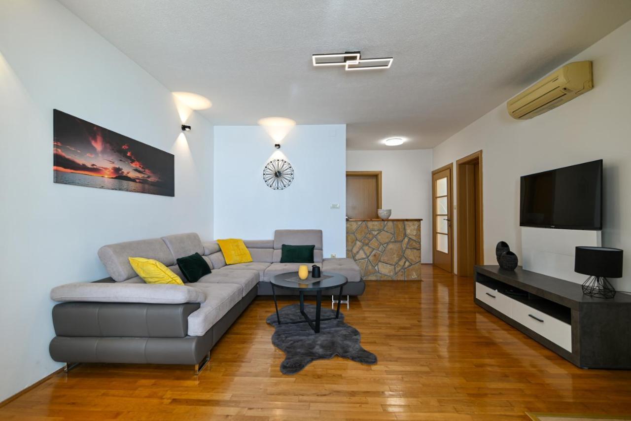 Apartmani Cesarica Трогир Екстериор снимка