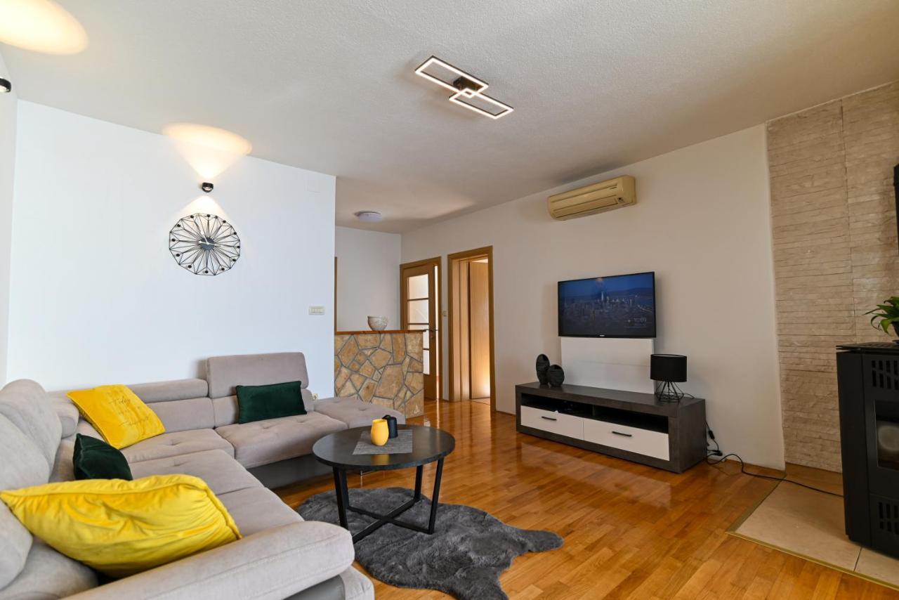 Apartmani Cesarica Трогир Екстериор снимка