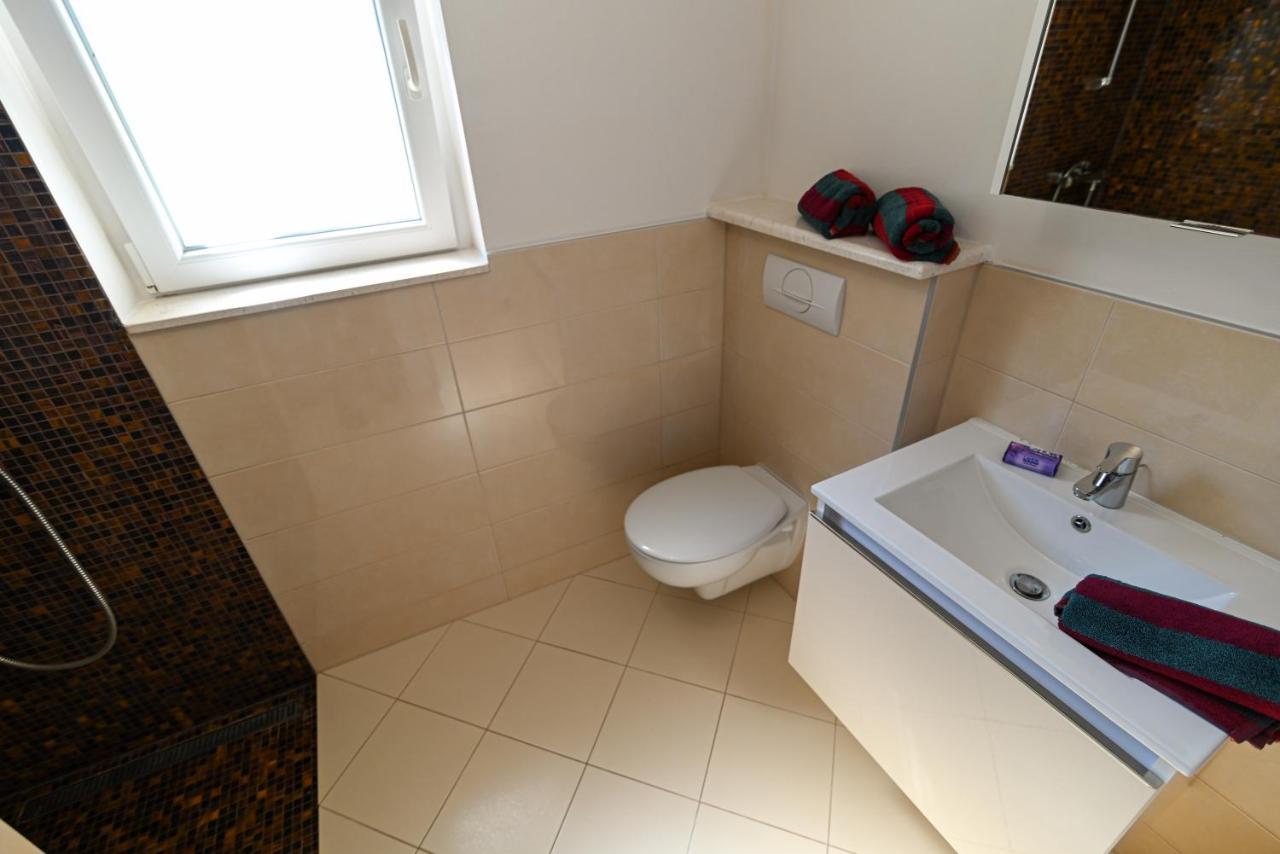 Apartmani Cesarica Трогир Екстериор снимка