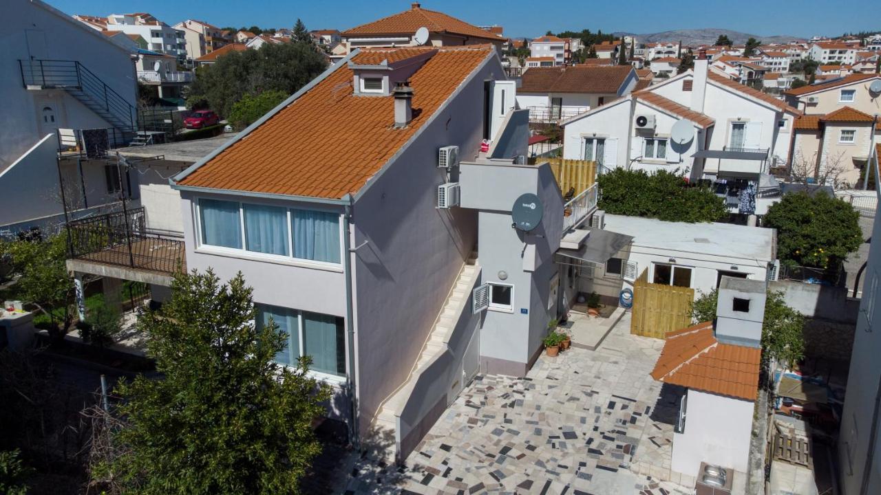Apartmani Cesarica Трогир Екстериор снимка