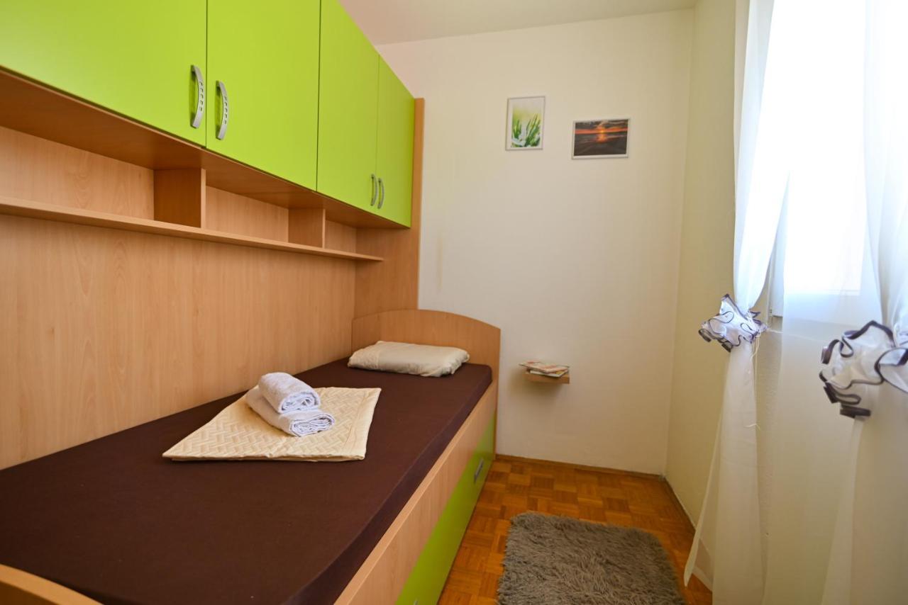Apartmani Cesarica Трогир Екстериор снимка