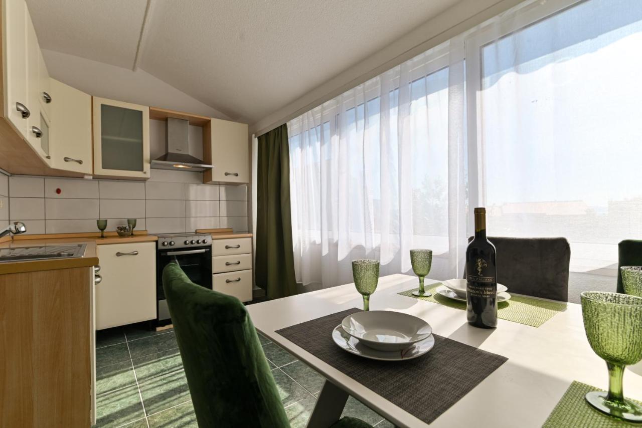 Apartmani Cesarica Трогир Екстериор снимка