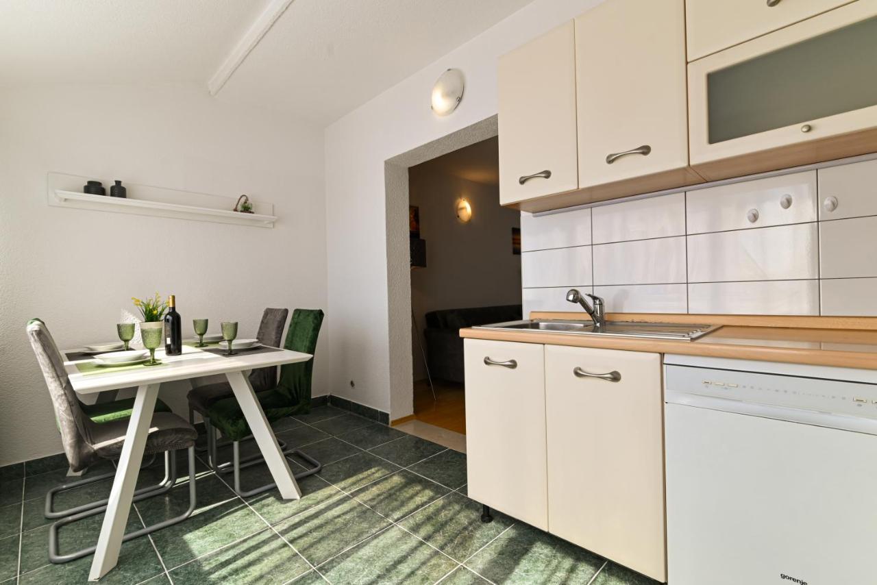 Apartmani Cesarica Трогир Екстериор снимка