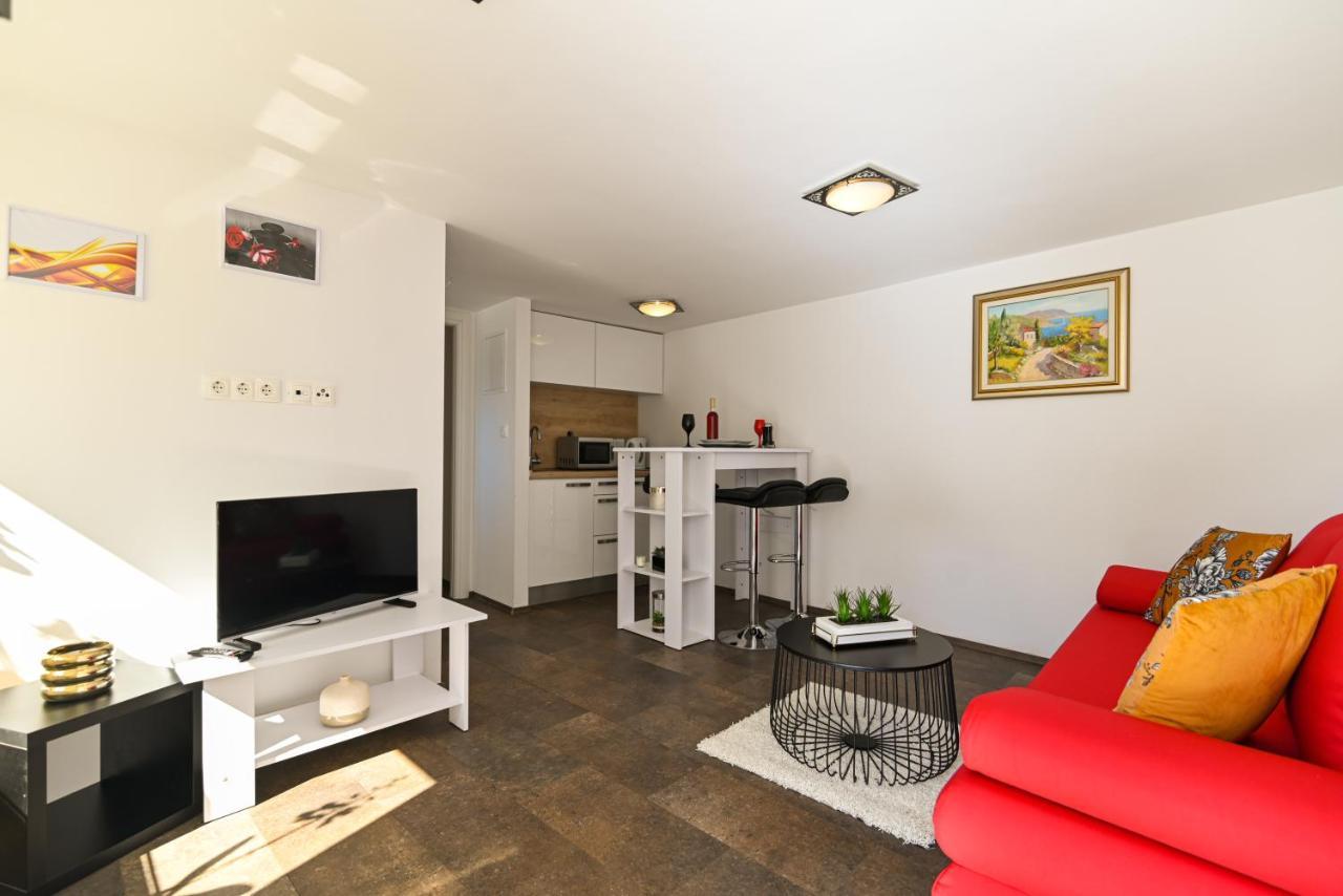 Apartmani Cesarica Трогир Екстериор снимка