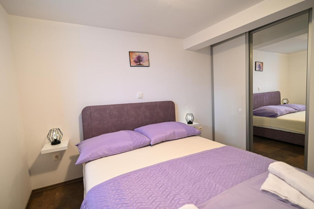 Apartmani Cesarica Трогир Екстериор снимка