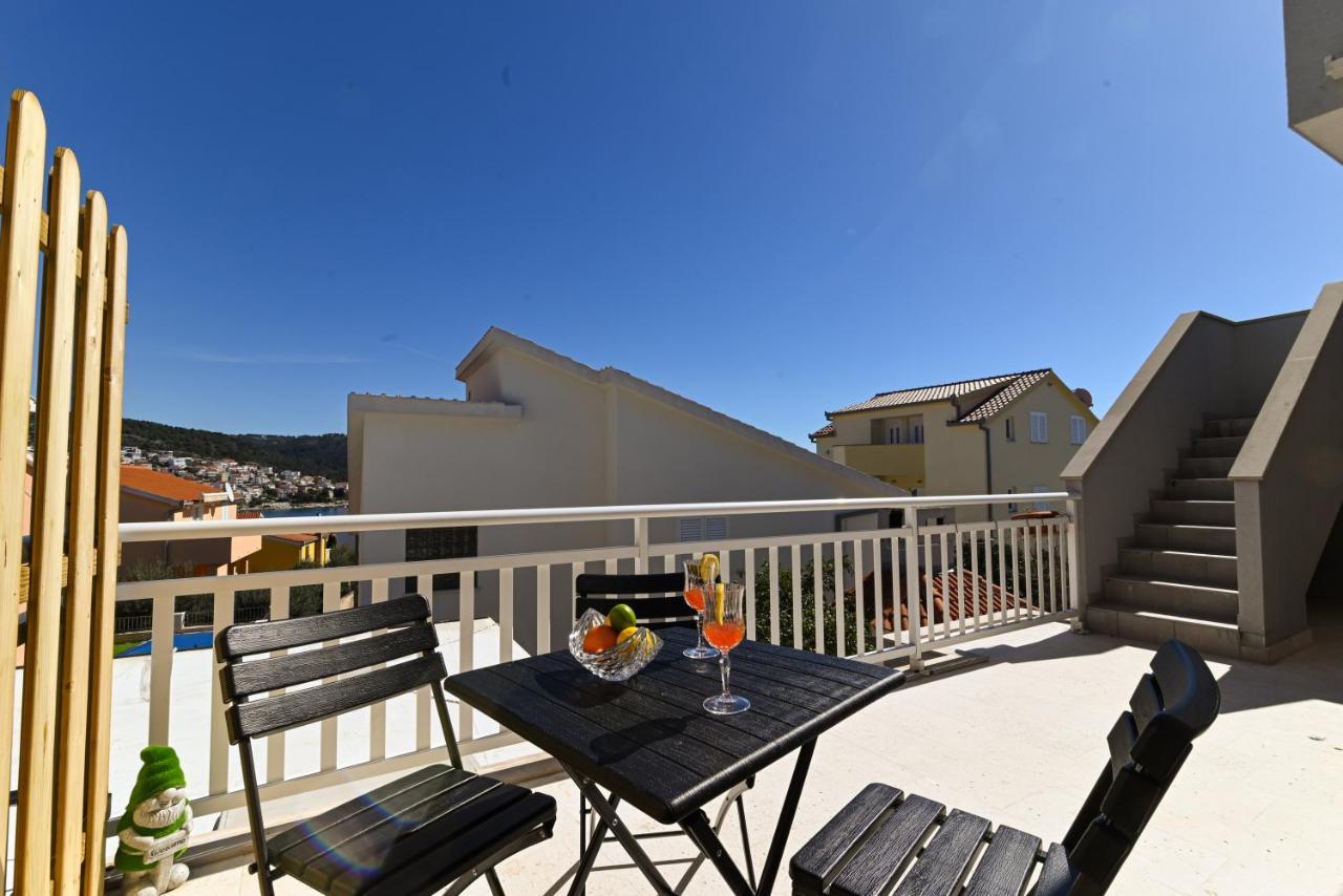Apartmani Cesarica Трогир Екстериор снимка
