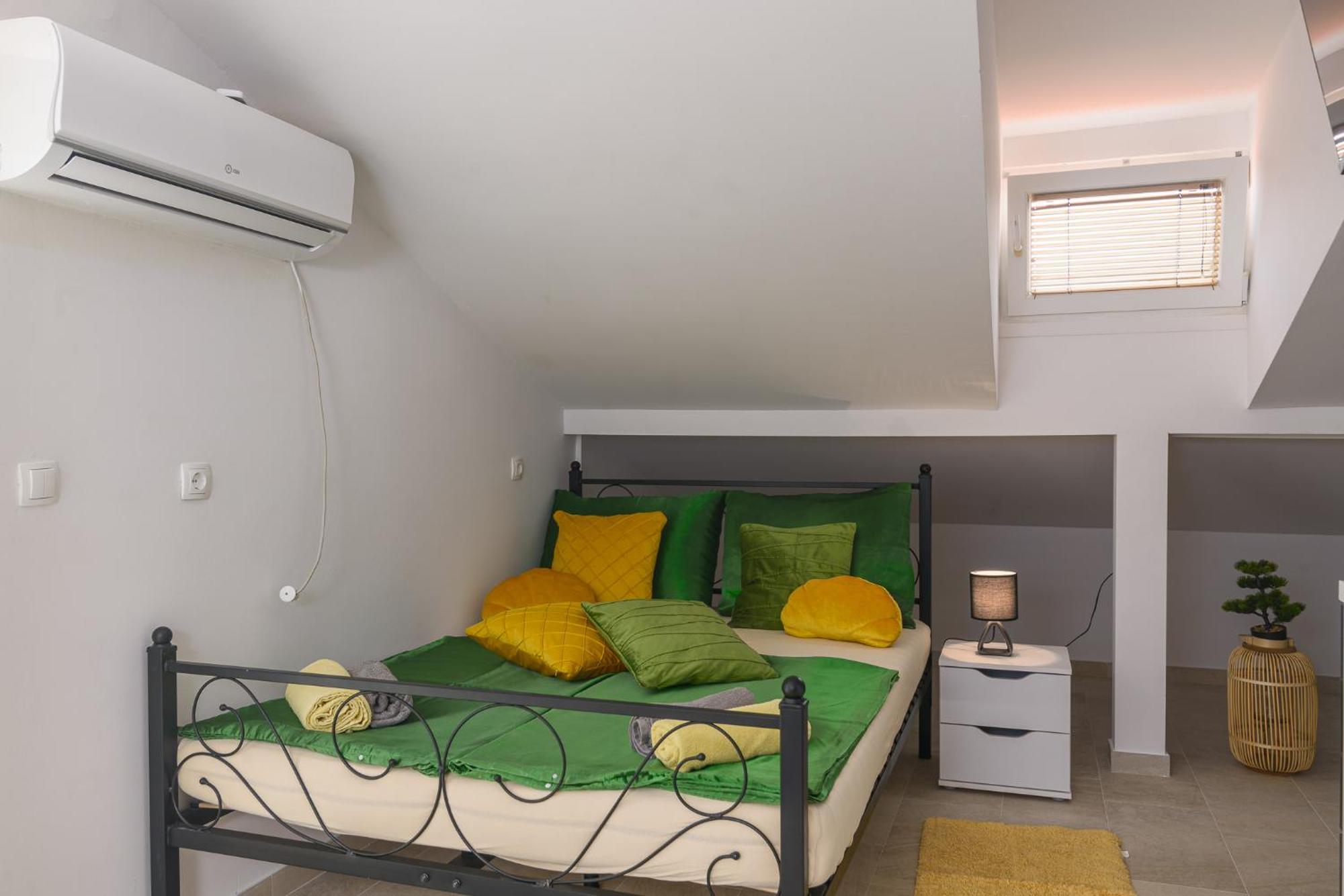Apartmani Cesarica Трогир Екстериор снимка