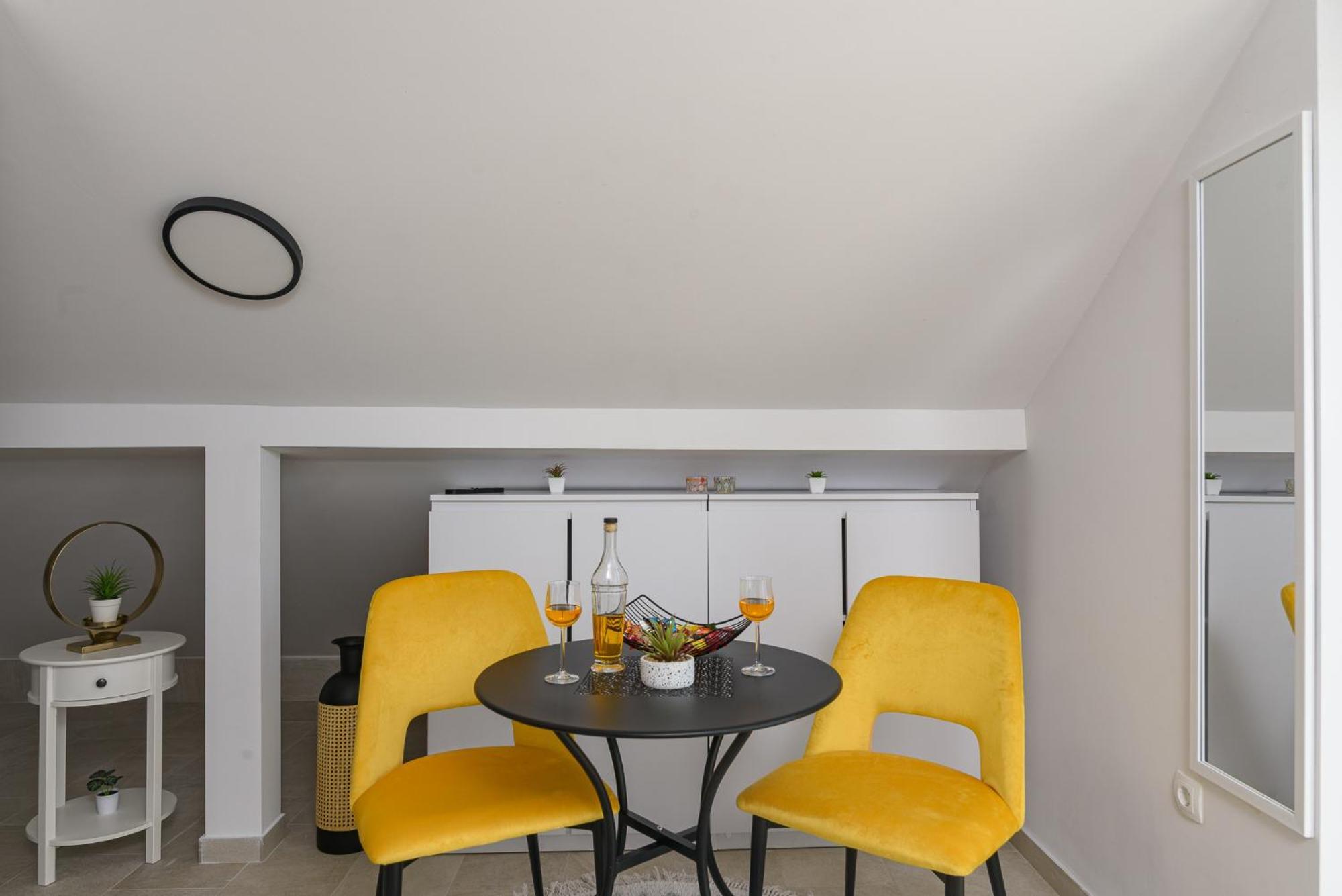 Apartmani Cesarica Трогир Екстериор снимка
